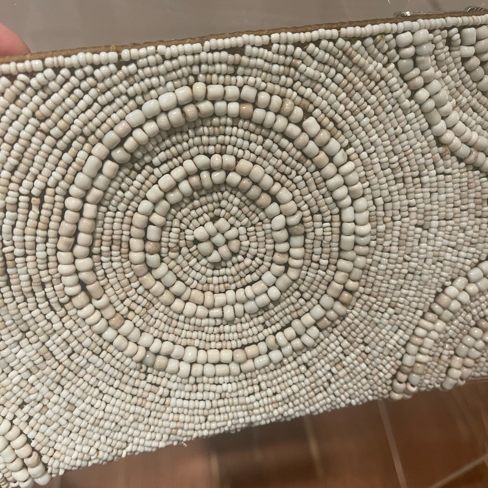 Tommy Bahama ivory authentic shell/bead wristlet clutch. Perfect for summer! - Picture 5 of 7